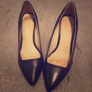 Pointy toe black leather wedges with wooden heel
